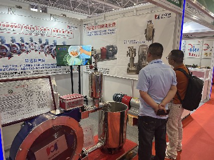 合肥華運機械參加深圳國際電池技術展覽會現場